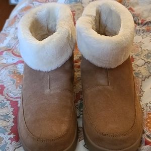 New boots Sanuk tan size 10 fit a little snug